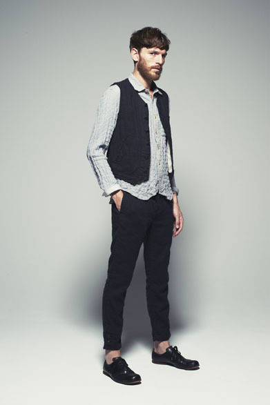 <strong>The Letters｜レターズ</strong>　2012-13年秋冬コレクション　Nep Slim Waistcoat 3万5700円、Check Regular Collar Shirt 3万450円、Jacquard Rib Tank 1万2600円、Nep Slim Pant 3万5700円