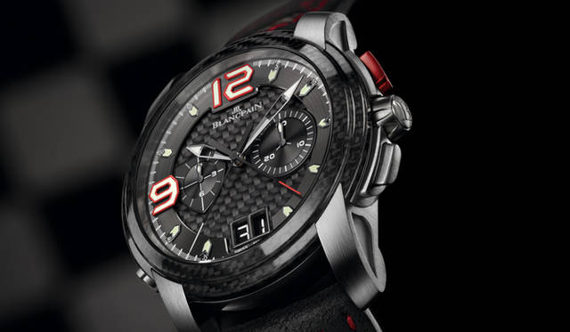 <strong>Lamborghini Blancpain Super Trofeo｜ランボルギーニ・ブランパン・スーパートロフェオ</strong><br />ブランパンの新作「L-エボリューション スプリットセコンド フライバック クロノグラフ」。ベゼル、ケースバック、ダイヤルにカーボンファイバーを採用したレーシーなデザインが特徴的。