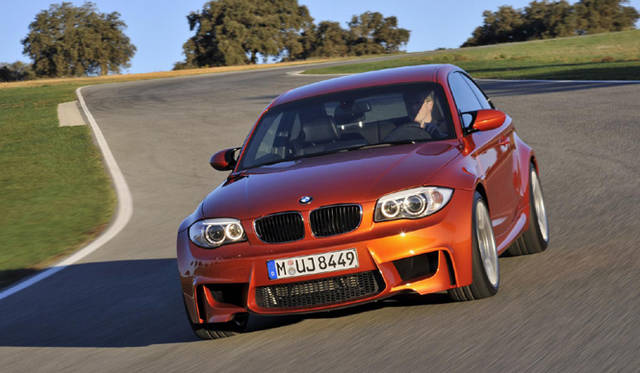 <strong>BMW M135i｜ビー・エム・ダブリュー M135i</strong><br />最高出力254kW（340ps）/5,900rpm、最大トルク450Nm/1,500－4,500rpmを発生する、N54とよばれる直列6気筒エンジンを搭載した1シリーズの高性能バージョン