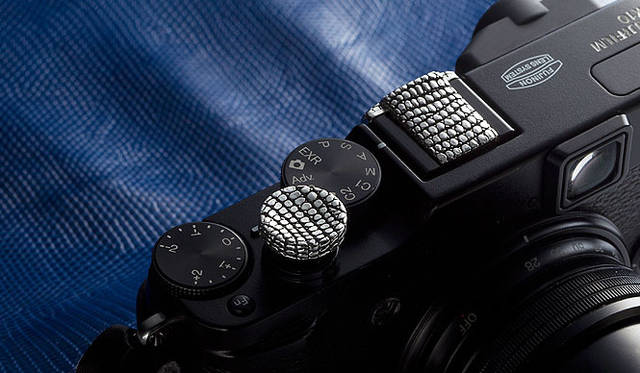 <strong>JAY TSUJIMURA｜ジェイ・ツジムラ</strong>　Premium Collection 「Premium Lizard」 ホットシューカバーとソフトレリーズ