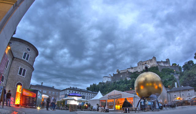 <strong>Audi｜アウディ</strong>　クラシカルな街並みが美しい