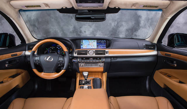 <strong>LEXUS LS600h｜レクサス LS600h</strong>