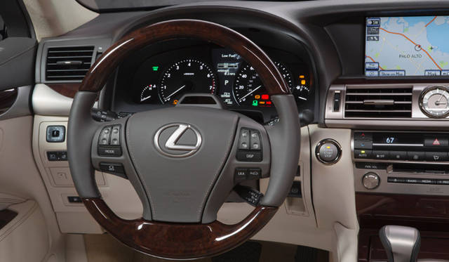<strong>LEXUS LS460｜レクサス LS460</strong>