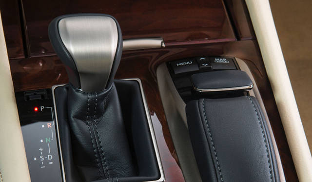 <strong>LEXUS LS460｜レクサス LS460</strong>