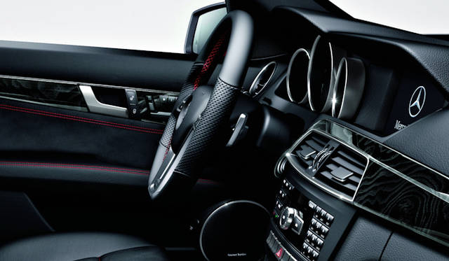 <strong>Mercedes-Benz C-Class Avantgarde｜メルセデス・ベンツCクラス アバンギャルド</strong>