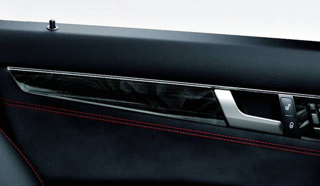 <strong>Mercedes-Benz C-Class Avantgarde｜メルセデス・ベンツCクラス アバンギャルド</strong>