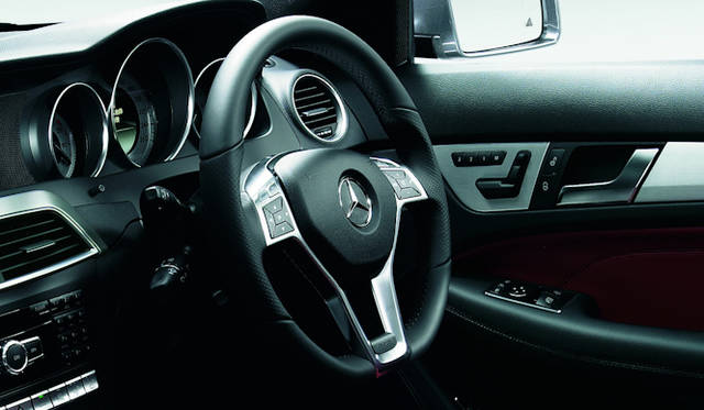 <strong>Mercedes-Benz C-Class Avantgarde｜メルセデス・ベンツCクラス アバンギャルド</strong>