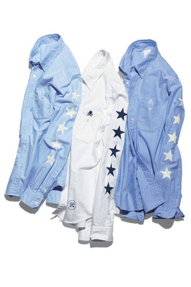 <strong>SOPH.｜ソフ</strong>　左アーム全体にuniform experimentを象徴するグラフィック、ファイブスターがシンボリックに輝くオックスフォードシャツ。胸ポケットをジャストなスマートフォンサイズに設定した、オリジナルの仕立ても魅力。各2万4150円（uniform experiment）