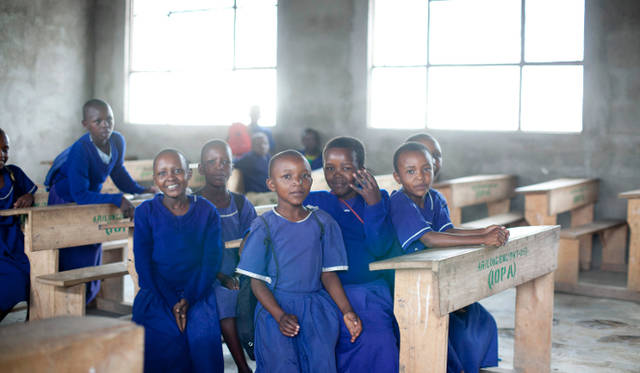 <strong>国連WFPの学校給食プログラム</strong>　国連WFPでは45年以上にわたり、途上国の子どもたちの健全な成長を促すために学校給食の支援をおこなってきた　©Mayumi.R