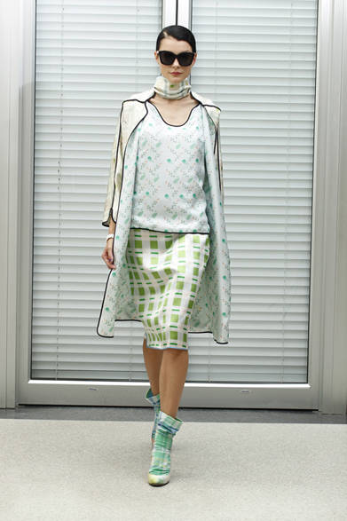 　2013年春夏プレコレクション　© Dan and Corina Lecca