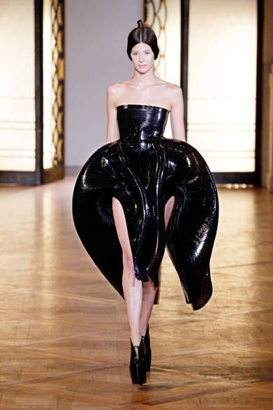 <strong>Iris van Herpen｜イリス・ヴァン・アーペン</strong>　2012年秋冬オートクチュール・コレクション