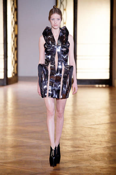 <strong>Iris van Herpen｜イリス・ヴァン・アーペン</strong>　2012年秋冬オートクチュール・コレクション
