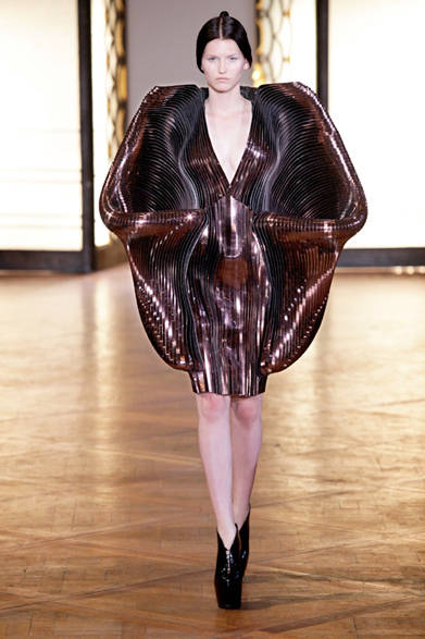 <strong>Iris van Herpen｜イリス・ヴァン・アーペン</strong>　2012年秋冬オートクチュール・コレクション