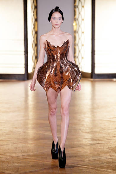 <strong>Iris van Herpen｜イリス・ヴァン・アーペン</strong>　2012年秋冬オートクチュール・コレクション