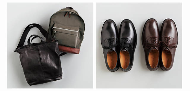 　2012-13秋冬コレクション　左／柔らかそうなレザーの質感が伝わってくる2ウェイトートが登場。吉田カバン別注では初のレザーは、内側にジップポケット、モバイルポケット付きで、機能性も大きさもビジネスからカジュアルまで幅広く使いこなせる。デイパックは、キャンバスとレザーのコンビのツートーン。ジップにレザーの取っ手付きで、大人っぽい仕上がりに注目。レザートートバッグ5万7750円、デイパック3万4650円（ともにマーガレット・ハウエル）、右／昨年の秋にセンセーショナルにデビューし、多くの靴マニアがうなったブランド、ペグマン。名靴オールデンを輸入し、世界の紳士靴に精通したラコタが手がけ、最高級の素材をハンドソーンウェルトテッド製法で仕上げている。“クラシックなユーティリティシューズ”というマーガレット・ハウエルのレザーシューズの考え方と一致し、気軽に履ける実用性の高い別注が完成した。シューズ各4万5150円（マーガレット・ハウエル）