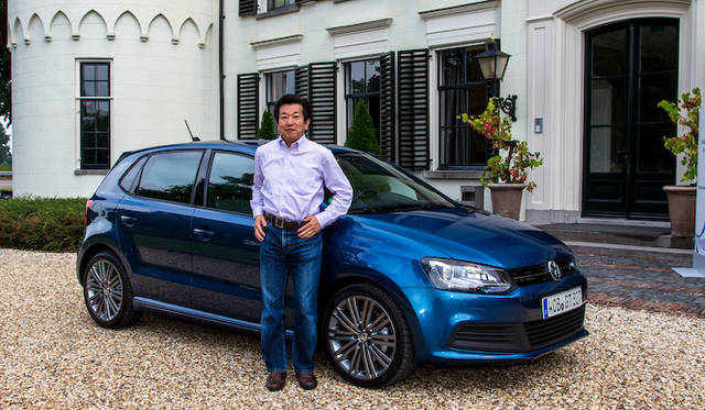 <strong>Volkswagen Polo BlueGT｜フォルクスワーゲン ポロ ブルーGT</strong><br />ポロ ブルーGTと河村康彦氏