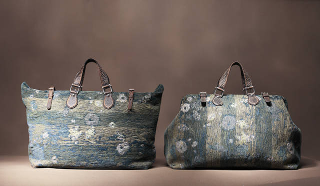 <strong>GUCCI｜グッチ</strong>　左からトートバッグ[W61×H38×D19 cm]、ダッフルバッグ[W50×H35×D24 cm]　ともに15万2250円