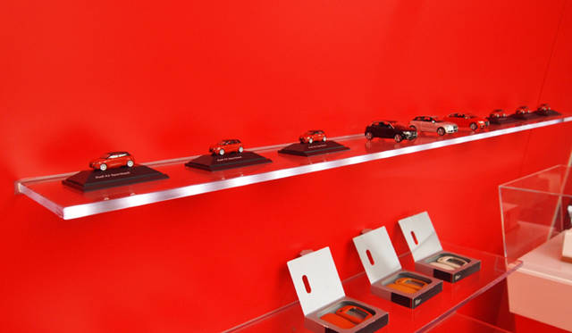 <strong>A1 Shop Terrace Tokyo</strong><br />ショールーム内にはA1グッズも