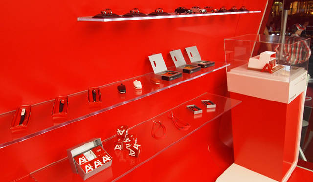 <strong>A1 Shop Terrace Tokyo</strong><br />ショールーム内にはA1グッズも