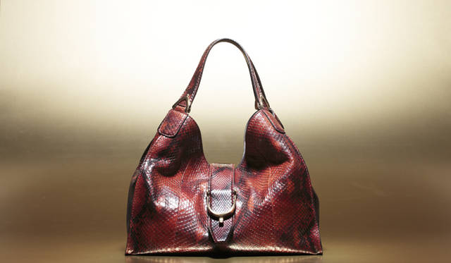 <strong>GUCCI｜グッチ</strong>　ショルダーバッグ[W35×H29×D18 cm]　40万9500円