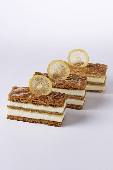 <strong>PIERRE HERMÉ PARIS│ピエール・エルメ・パリ</strong>　ミルフィユ アンフィニマン シトロン　1人用：735 円、4～5人用：3360円