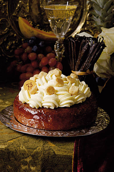 <strong>PIERRE HERMÉ PARIS│ピエール・エルメ・パリ</strong>　ババ アンフィニマン ヴァニーユ　1人用：735 円、4～5人用：3360円