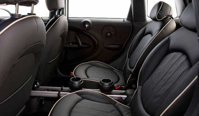 <strong>MINI Crossover｜ミニ クロスオーバー</strong>