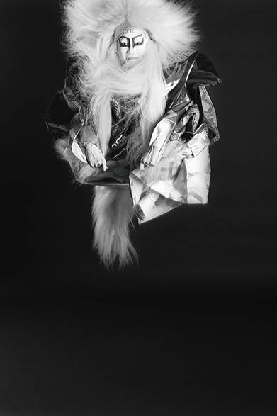 <strong>市川猿之助×長塚誠志写真展『市川亀治郎“飛”』</strong>　多彩な亀治郎をカラーとモノクロで切り取った© Seishi Nagatsuka