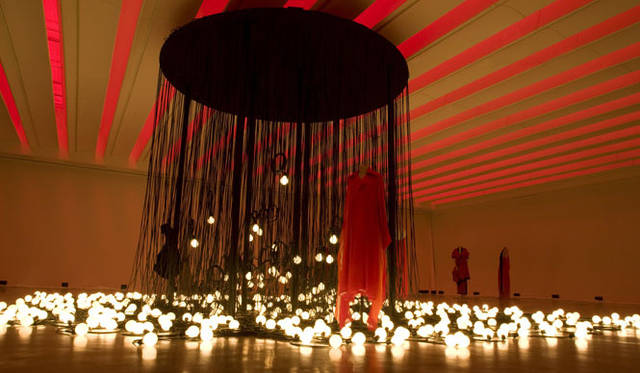 <strong>YOHJI YAMAMOTO｜ヨウジヤマモト</strong>　 Yohji Yamamoto at Design Museum Holon exhibition, Photographs by Sharon Derhy