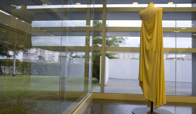 <strong>YOHJI YAMAMOTO｜ヨウジヤマモト</strong>　 Yohji Yamamoto at Design Museum Holon exhibition, Photographs by Sharon Derhy