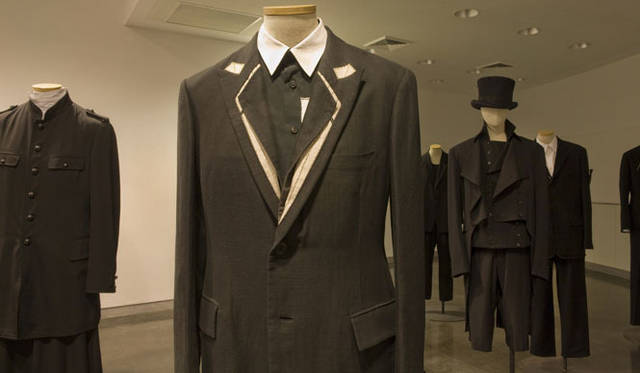 <strong>YOHJI YAMAMOTO｜ヨウジヤマモト</strong>　 Yohji Yamamoto at Design Museum Holon exhibition, Photographs by Sharon Derhy