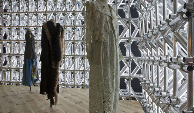 <strong>YOHJI YAMAMOTO｜ヨウジヤマモト</strong>　 Yohji Yamamoto at Design Museum Holon exhibition, Photographs by Sharon Derhy