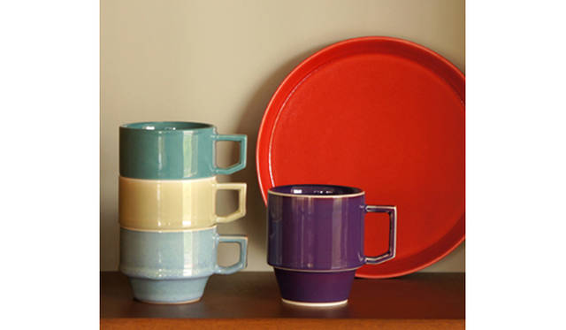 <strong>大日本市 伊勢丹店</strong>　長崎県波佐見町発の陶磁器ブランド「HASAMI」。　「ブロックマグ」 1575円、「ブロックマグ ビッグ」 1890円、「ブロックマグ スープ」 2520円、「プレート」 2625円など