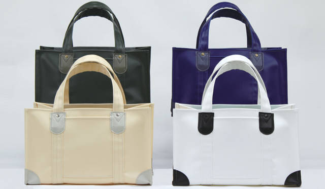 <strong>大日本市 伊勢丹店</strong>　日本最大の鞄産地である兵庫県豊岡市の業務用メーカーが立ち上げた鞄ブランド「バッグワークス」。“しごとのかばん”をコンセプトに、牛乳配達夫のトートバッグから生まれた「ミルクマン」（6090円）や、郵便配達夫のショルダーバッグから生まれた「ポストマン」（9450円）など、業務用鞄を日常生活用にリデザインして展開している