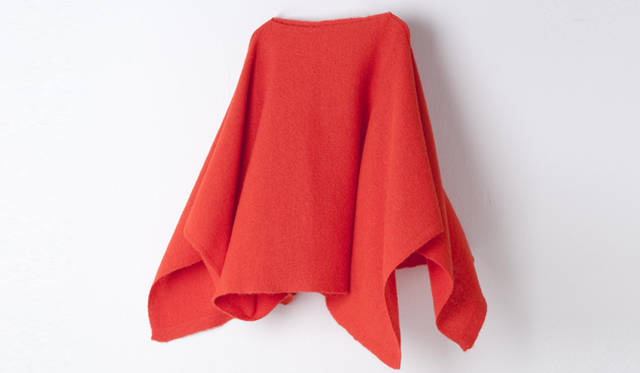 <strong>大日本市 伊勢丹店</strong>　「method」の山田遊氏、「丸若屋」の丸若裕俊氏、「Discover Japan」編集長の高橋俊宏氏、「中川政七商店」の中川淳氏からなるユニット「シンケン」がプロデュースする、新潟のニットメーカーのポンチョブランド「mino」