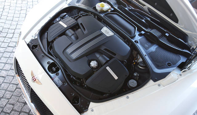 <strong>Bentley Continental GT V8｜ベントレー コンチネンタル GT V8</strong><br />コンチネンタルGT V8およびコンチネンタルGTC V8に搭載される4リッターツインターボV8型エンジンは 最高出力373kW（507ps）/6,000rpm 最大トルク660Nm/1,700rpmを発生する