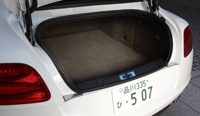 <strong>Bentley Continental GT V8｜ベントレー コンチネンタル GT V8</strong><br />トランク容量は358リットル