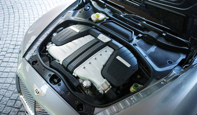 <strong>Bentley Continental GTC｜ベントレー コンチネンタル GTC</strong><br />コンチネンタルGTおよびコンチネンタルGTCに搭載される6リッターツインターボW12型エンジンは 最高出力423kW（575ps）/6,000rpm 最大トルク700Nm/1,700rpmを発生する