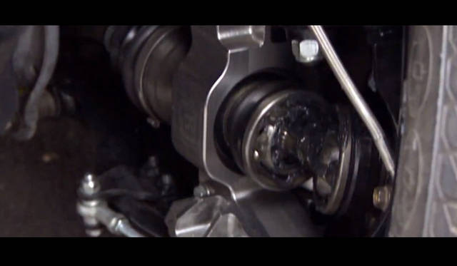 <strong>ＮＩＳＳＡＮ ＮＶ200 LONDON TAXI｜日産 NV200 ロンドンタクシー</strong><br />特殊なステアリングナックルを装着している