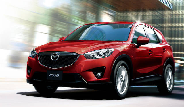 <strong>MAZDA CX-5 XD｜マツダCX-5クロスディー</strong><br />SKYACTIVE-Dエンジンをはじめとする、一連のスカイアクティブテクノロジーを搭載し、2.2リッターエンジンながら18.6ℓ/km（JC08モード）を実現した、本格的なクリーンディーゼルモデル