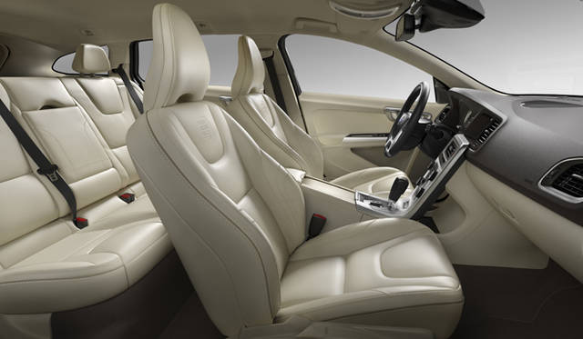 <strong>VOLVO V60 Ocean Race Edition｜ボルボ V60 オーシャンレース・エディション</strong>