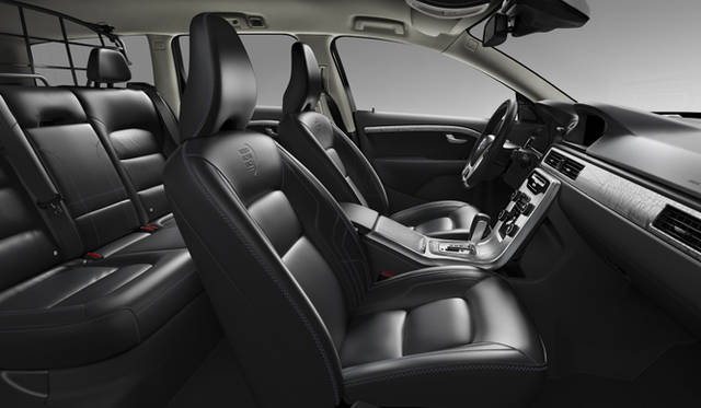 <strong>VOLVO XC70 Ocean Race Edition｜ボルボ XC70 オーシャンレース・エディション</strong>