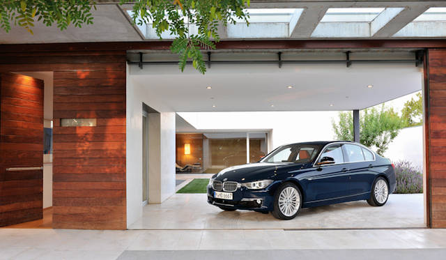 <strong>BMW 3 series ｜ビー・エム・ダブリュー 3シリーズ</strong>