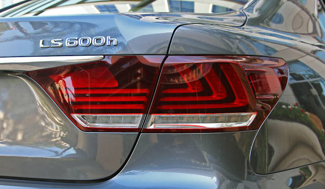 <strong>LEXUS LS600h F Sport｜レクサス LS600h Fスポーツ</strong>