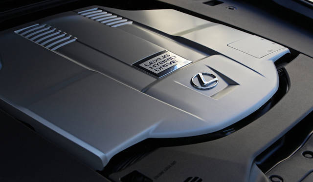 <strong>LEXUS LS600h｜レクサス LS600h</strong><br />5.0リッターV型8気筒エンジンは最高出力389ps/6,400rpm 最大トルク53.2kgm/4,000rpmを発生する