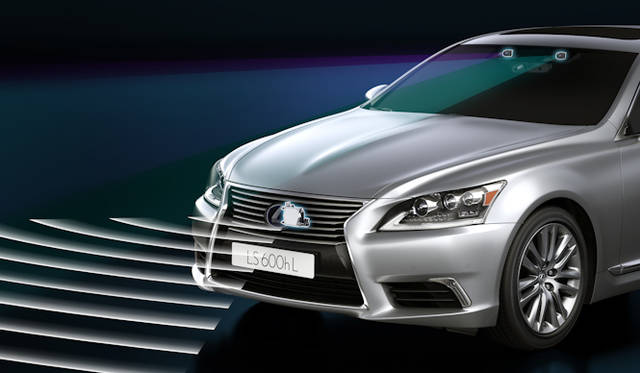 <strong>LEXUS LS｜レクサス LS</strong>　衝突回避支援型プリクラッシュセーフティ