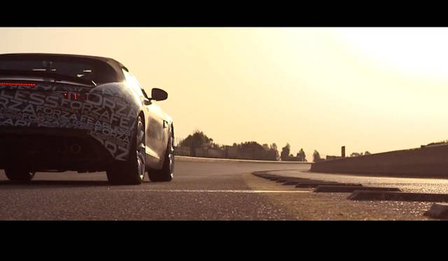 <strong>Jaguar F-TYPE｜ジャガー Fタイプ</strong>