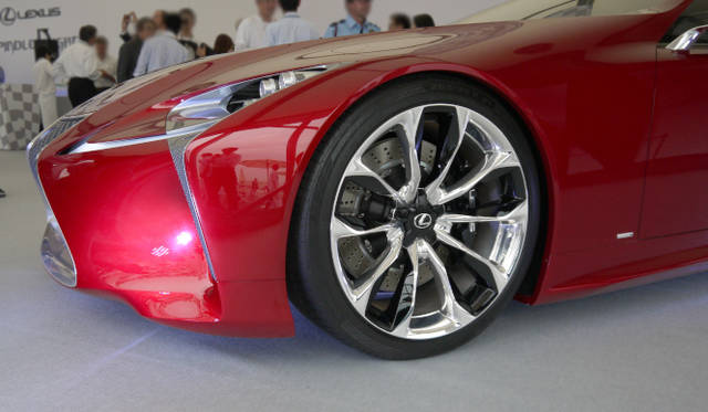 <strong>Lexus Spindle Night｜レクサス スピンドル ナイト</strong><br />LF-LCは日本初公開
