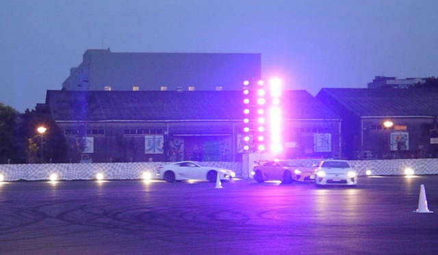 <strong>Lexus Spindle Night｜レクサス スピンドル ナイト</strong><br />音楽にあわせてくるくる回るそのさまは、まるでフィギュアスケートのよう