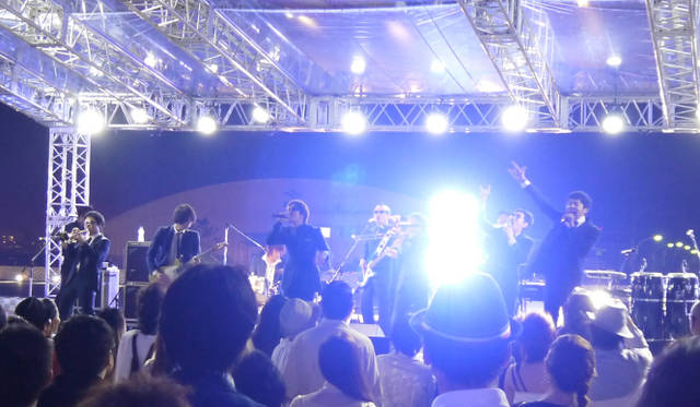 <strong>Lexus Spindle Night｜レクサス スピンドル ナイト</strong><br />東京スカパラダイスオーケストラによるライブで、会場の盛り上がりは最高潮に